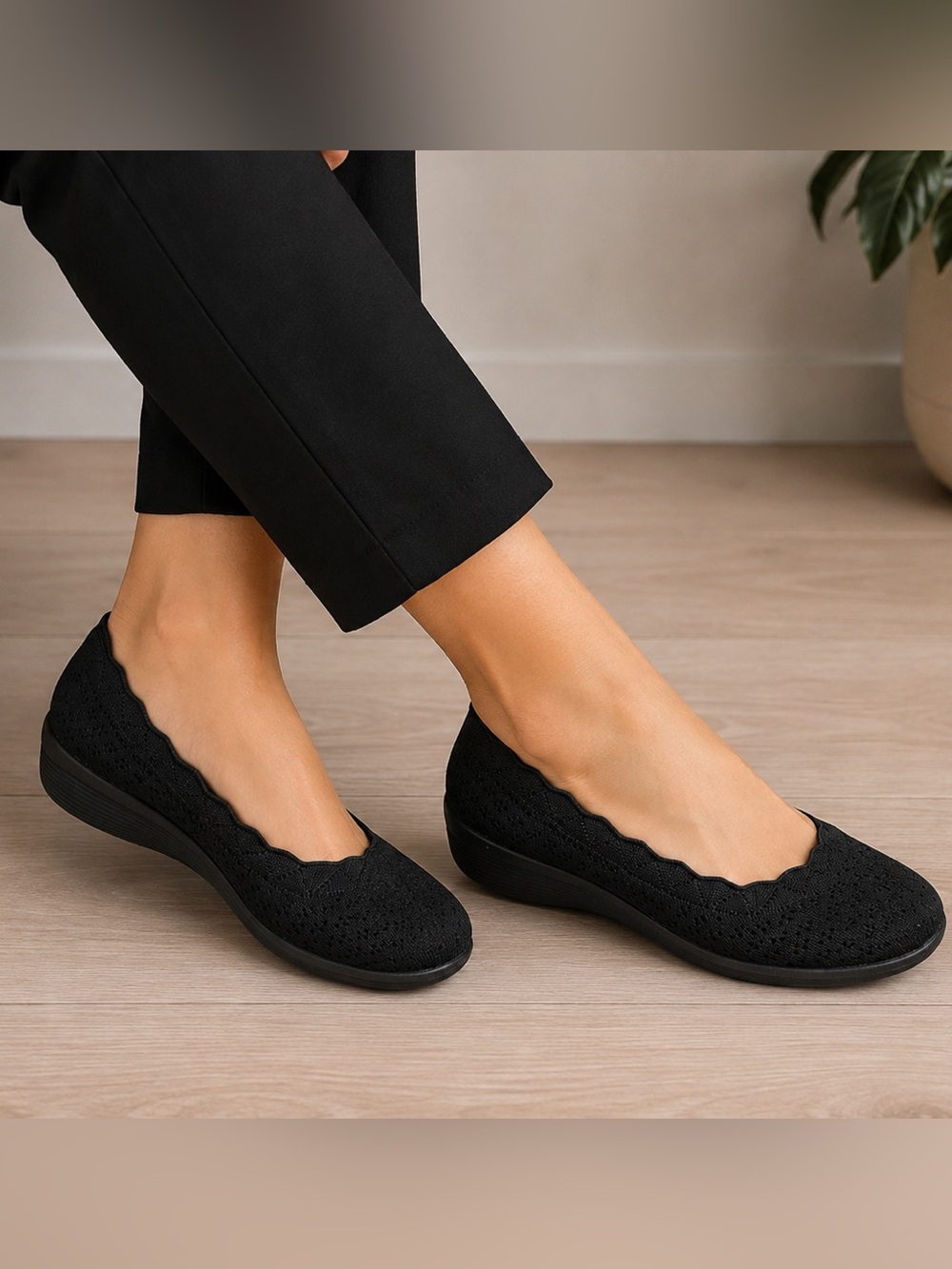 Skechers Black Knit Memory Foam Comfort Flats – Women’s Size 6.5